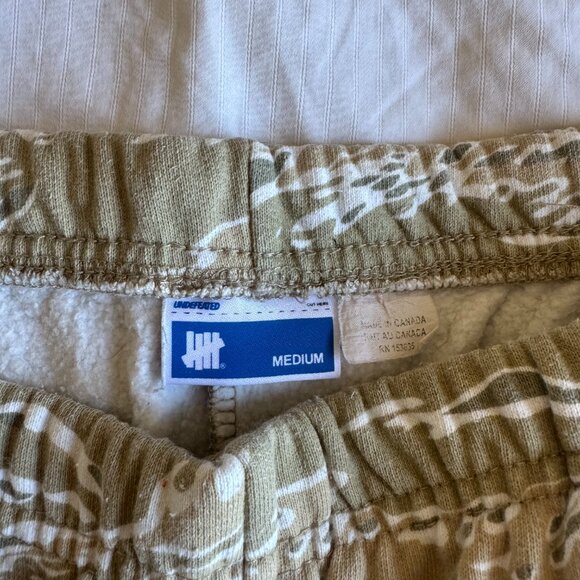 UNDEFEATED Camo Shorts - Size M - Like New! - Picture 3 of 6